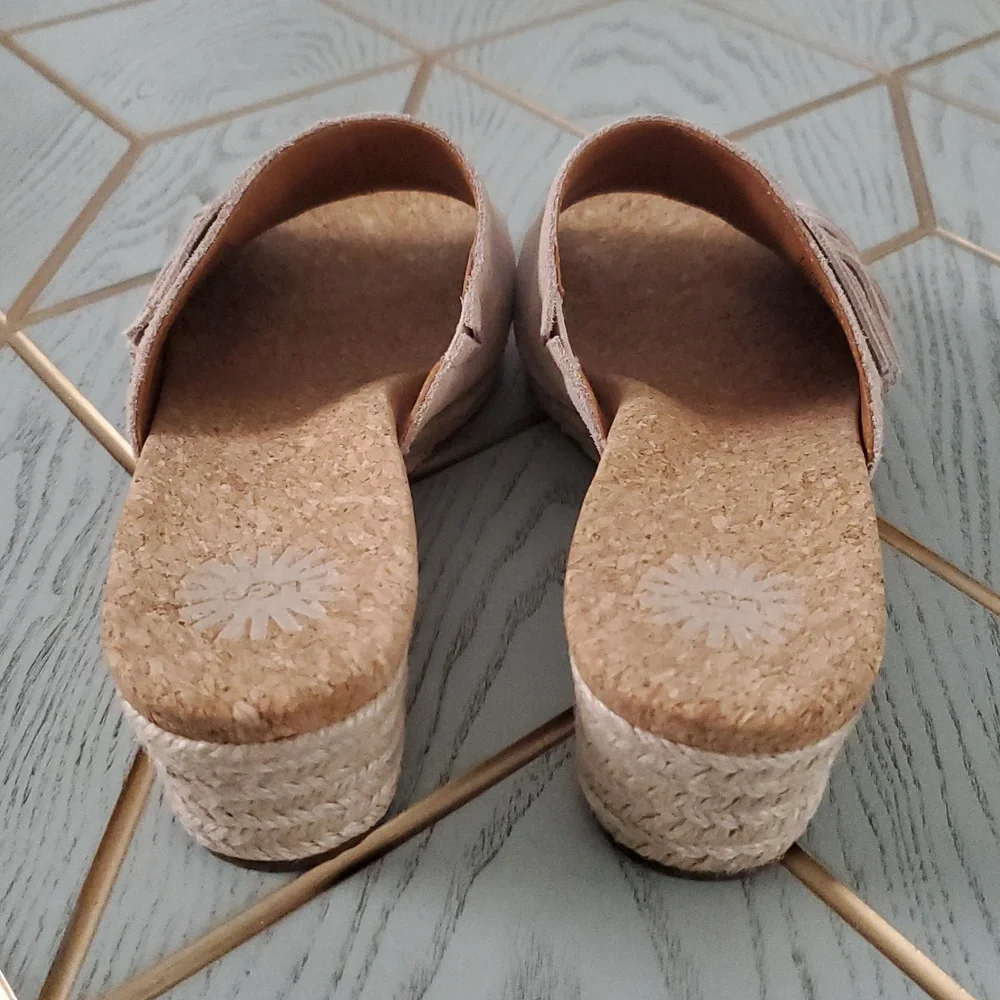 UGG Fringe Wedges Suede Tan Slide Sandal. Size 8.